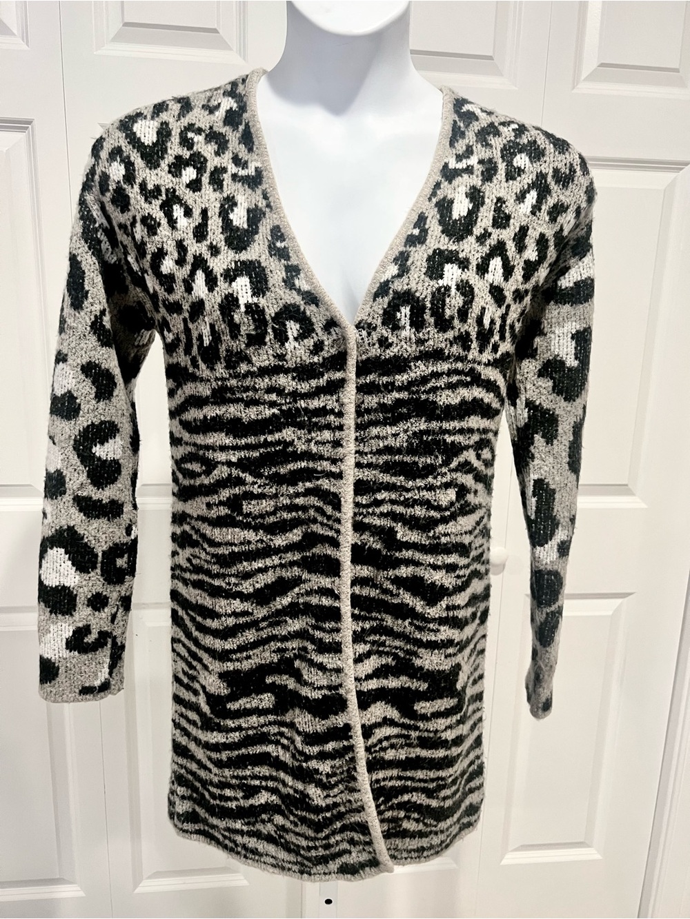 1 Margeaux & Ellie Black & Cream Animal Print Cardigan